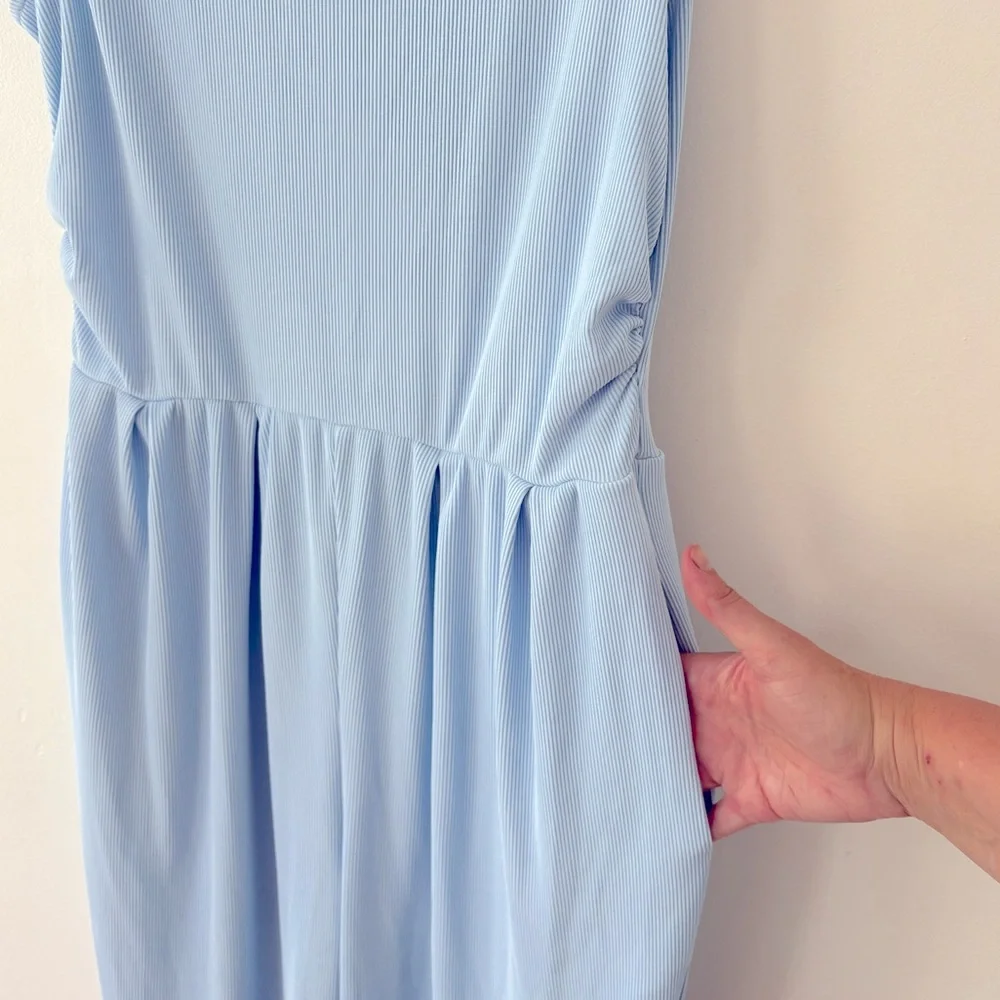 Beautiful Wide leg one piece- with pockets- size Medium - Picture 2 of 5